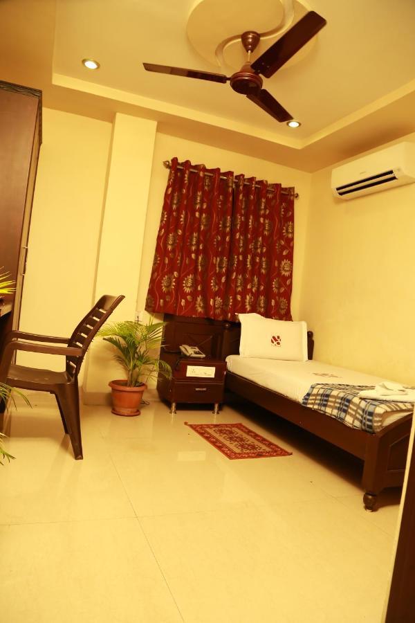 Hotel Sri Grands Rājahmundry Exterior foto